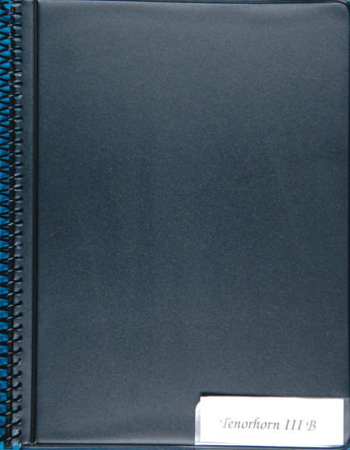 Vorderes Coverbild Marschmappe hoch 10 Taschen schwarz